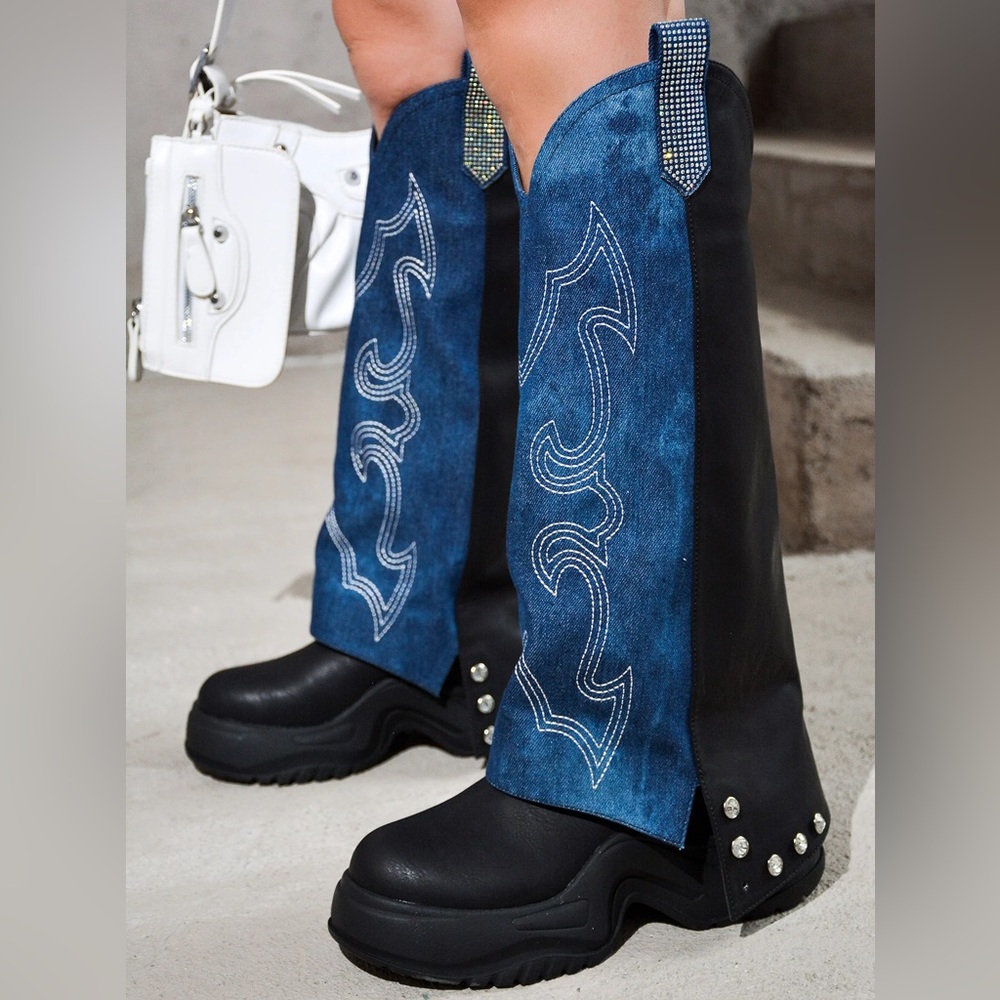 CAPE ROBBIN denim fold-over platform boots with rhinestone and Western-style❣️